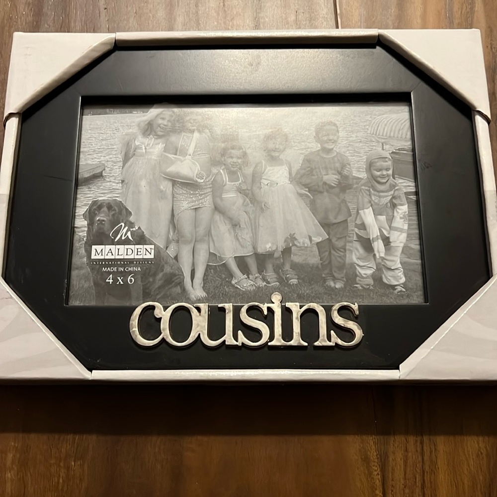 *NIP*Malden Internatl Designs Black Wood Expression 4x6 Frame, Cousins, Black